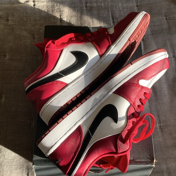 Air Jordan 1 Low - Picture 7 of 10